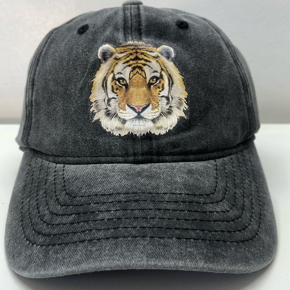 NWOT Gray Vintage Washed Baseball Cap with Tiger and Adjustable Strap - Picture 1 of 3